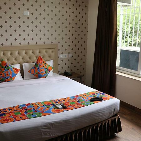 Hotel S.R. Residency Zirakpur Zewnętrze zdjęcie