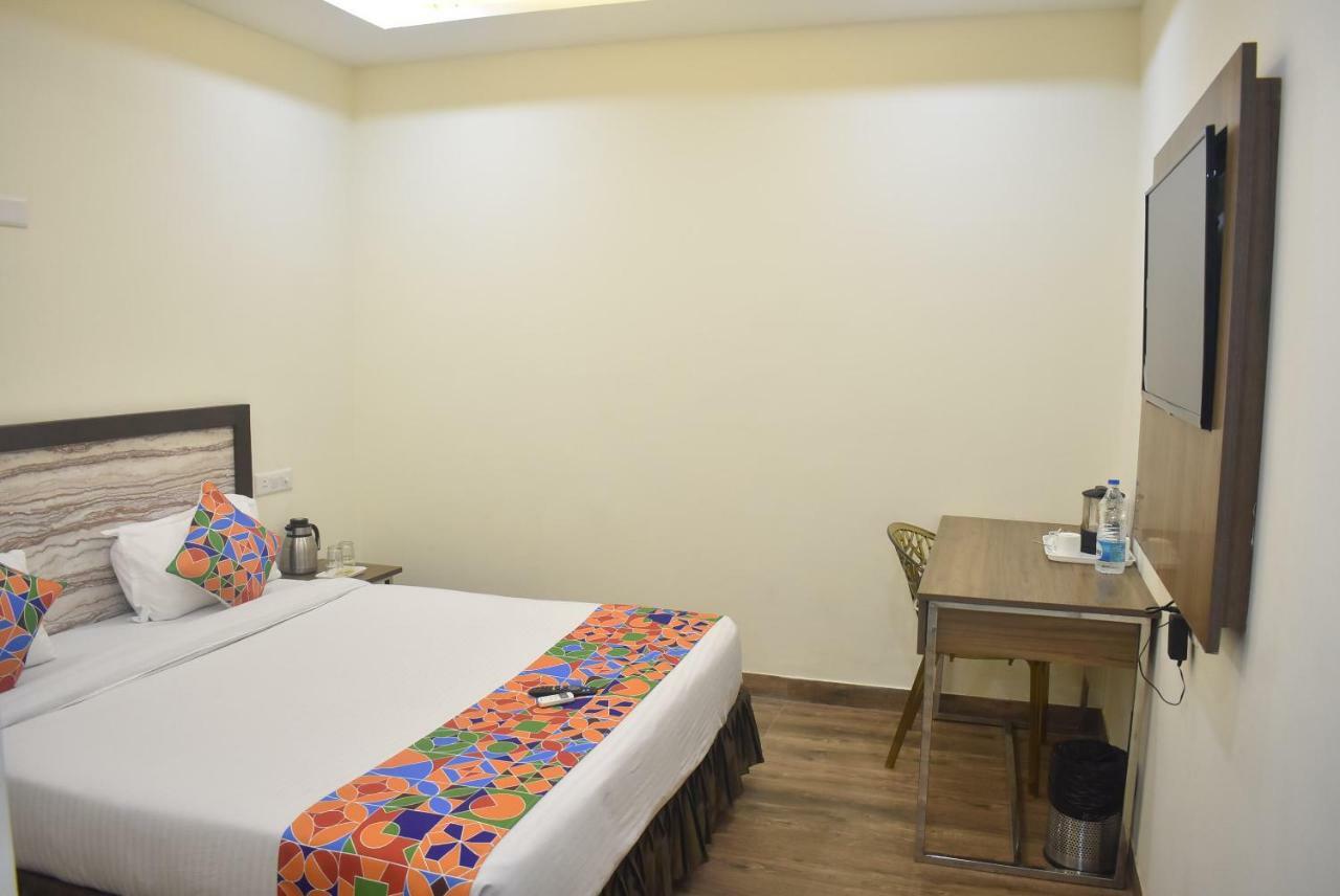 Hotel S.R. Residency Zirakpur Zewnętrze zdjęcie