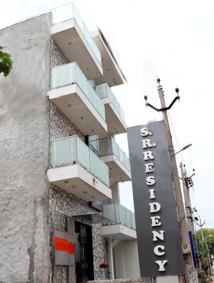 Hotel S.R. Residency Zirakpur Zewnętrze zdjęcie
