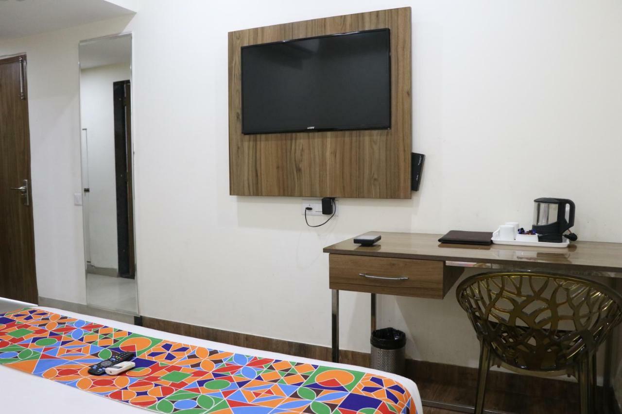 Hotel S.R. Residency Zirakpur Zewnętrze zdjęcie