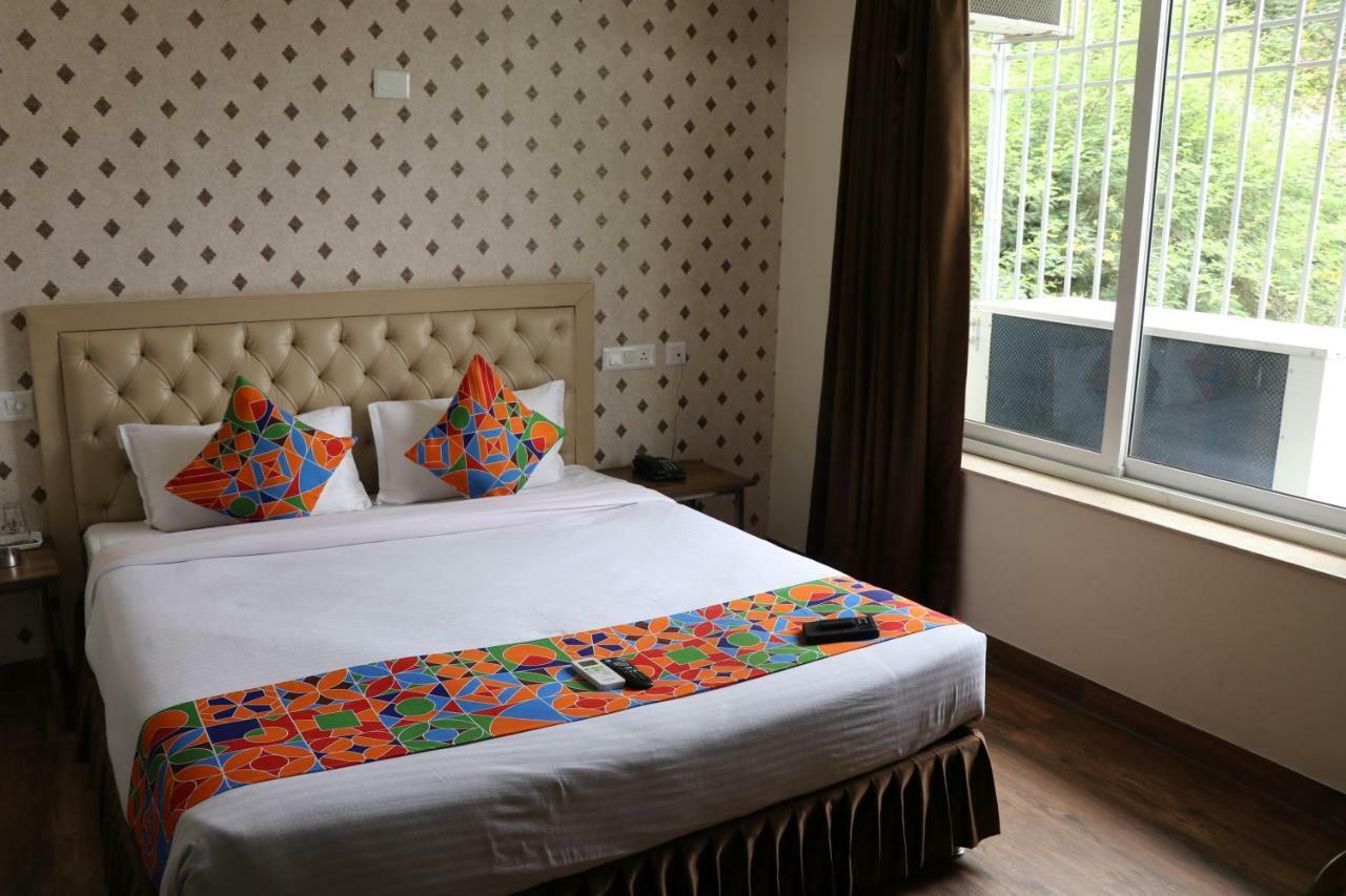 Hotel S.R. Residency Zirakpur Zewnętrze zdjęcie