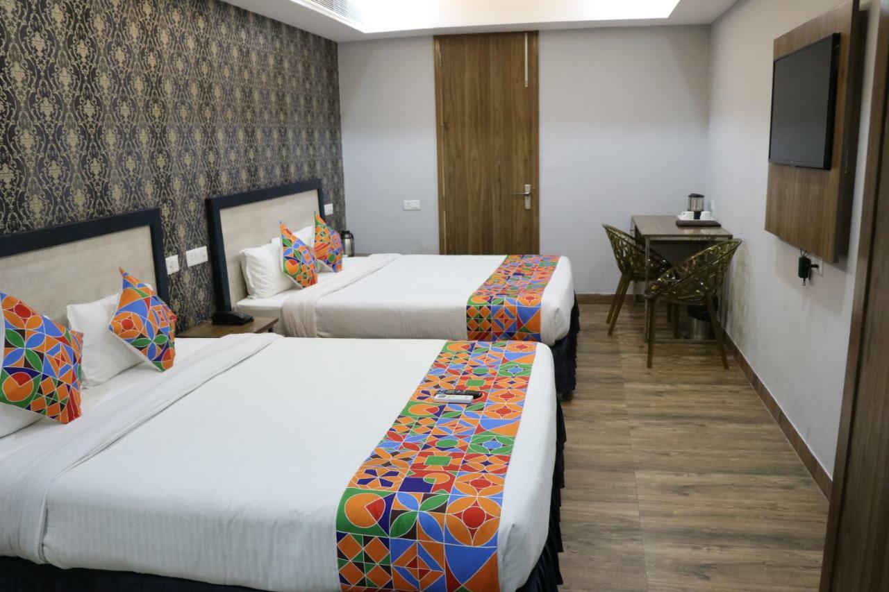 Hotel S.R. Residency Zirakpur Zewnętrze zdjęcie