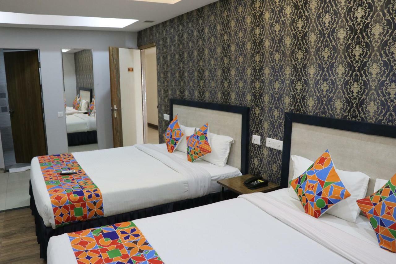 Hotel S.R. Residency Zirakpur Zewnętrze zdjęcie