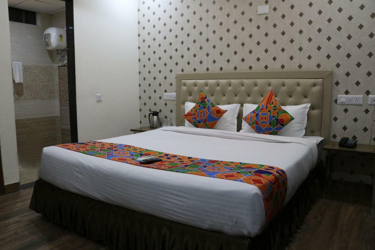 Hotel S.R. Residency Zirakpur Zewnętrze zdjęcie