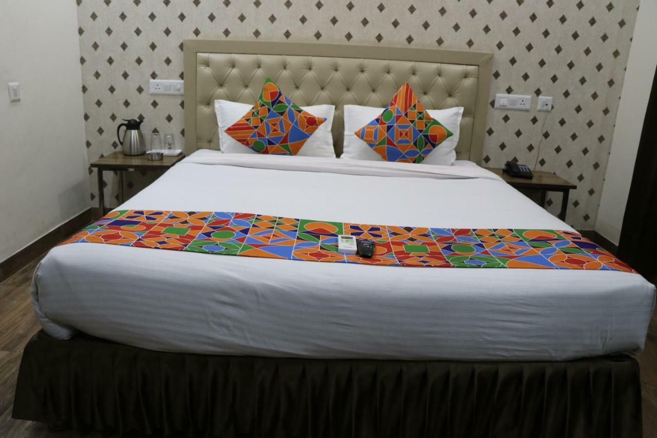 Hotel S.R. Residency Zirakpur Zewnętrze zdjęcie
