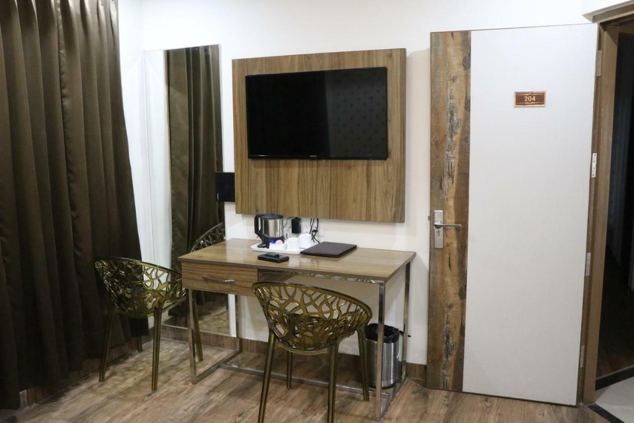 Hotel S.R. Residency Zirakpur Zewnętrze zdjęcie