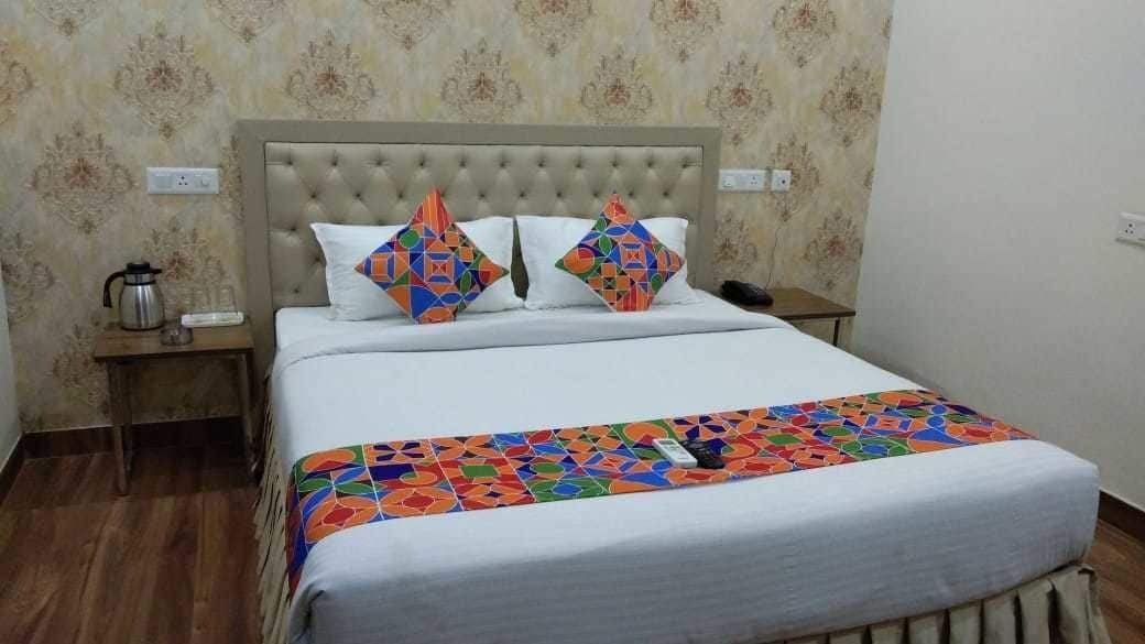 Hotel S.R. Residency Zirakpur Zewnętrze zdjęcie