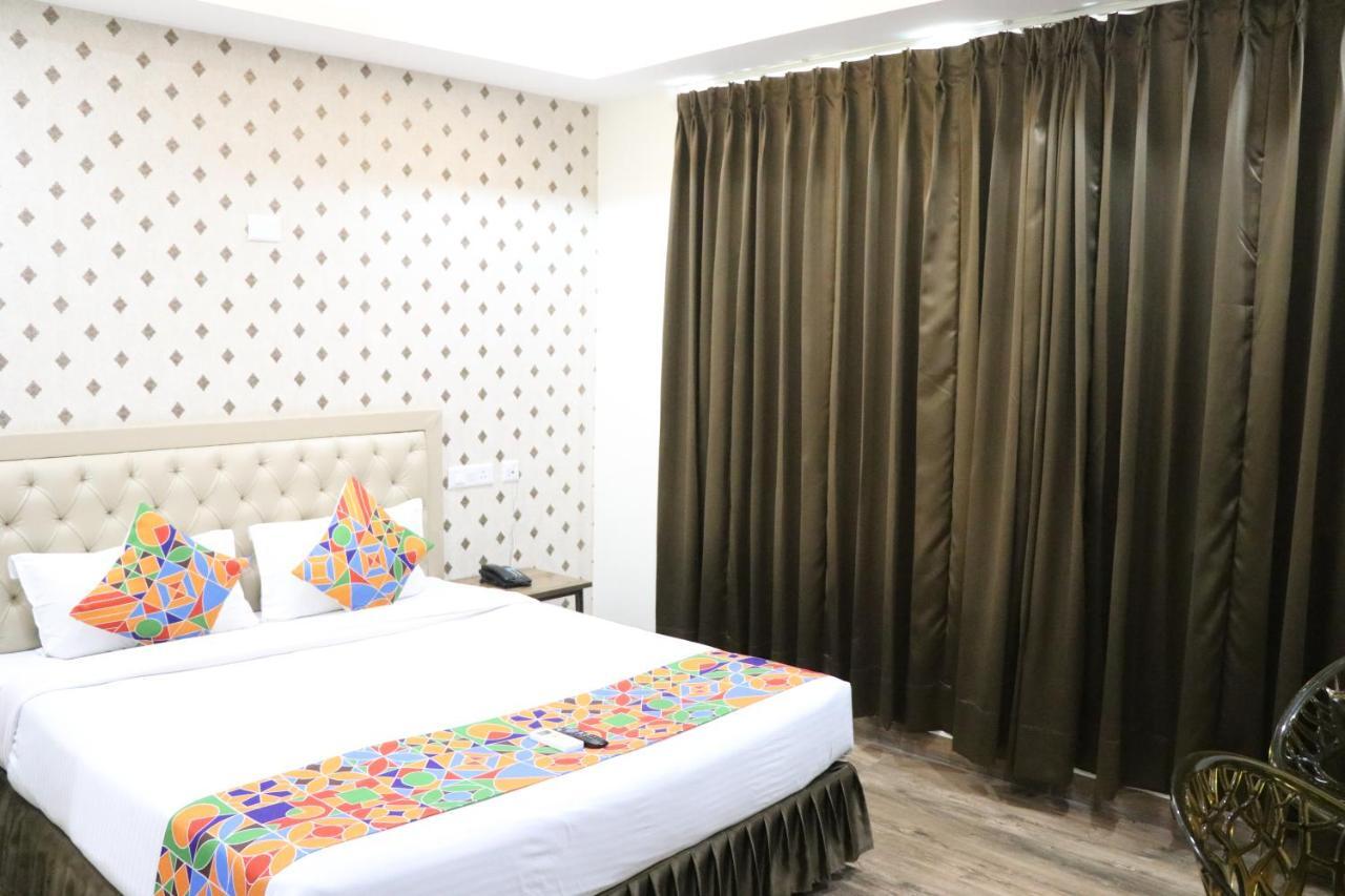 Hotel S.R. Residency Zirakpur Zewnętrze zdjęcie